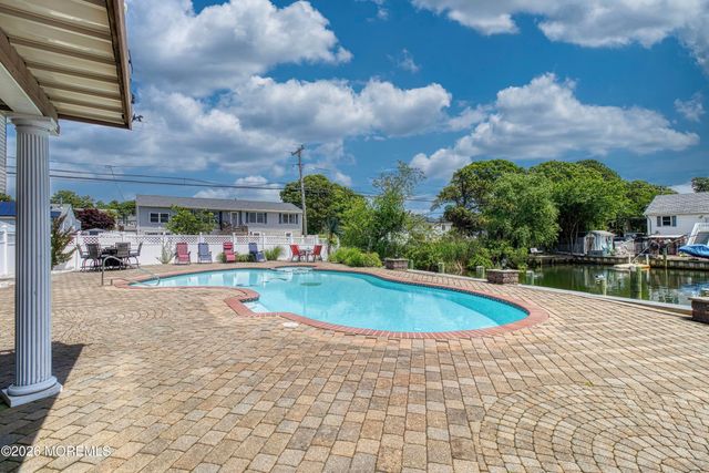 17 Fontainebleau Drive, Brick, NJ 08723