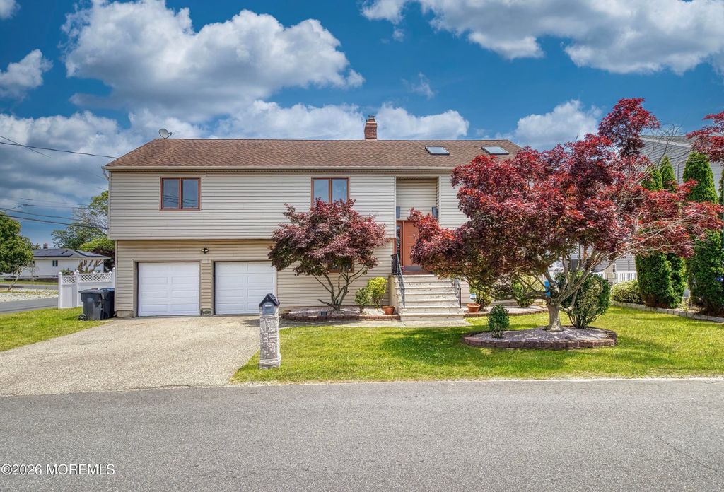 17 Fontainebleau Drive, Brick, NJ 08723