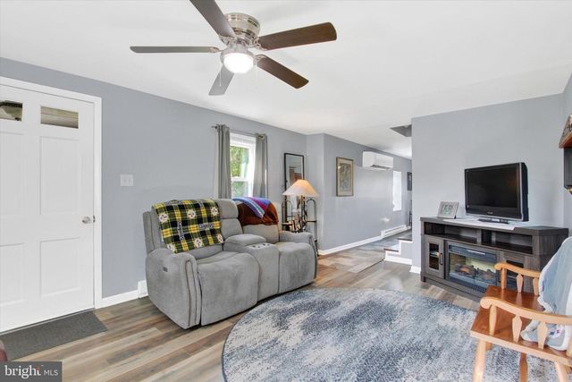 9227 GRINDSTONE HILL RD, Greencastle, PA 17225