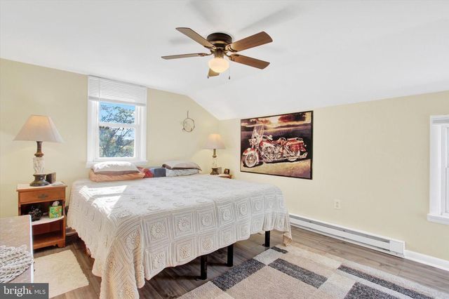 9227 GRINDSTONE HILL RD, Greencastle, PA 17225