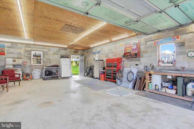 9227 GRINDSTONE HILL RD, Greencastle, PA 17225