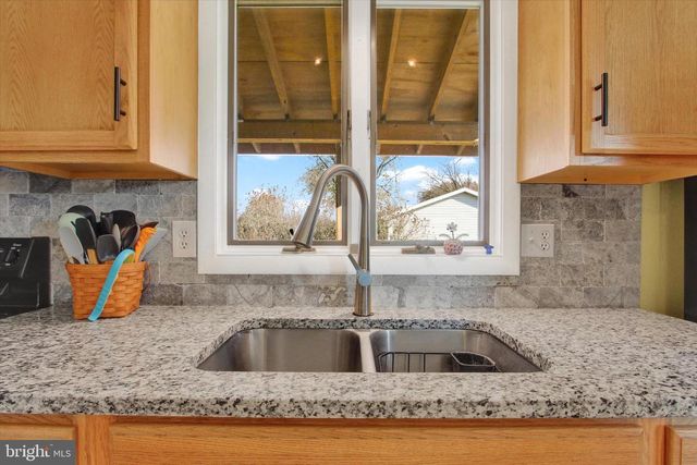 9227 GRINDSTONE HILL RD, Greencastle, PA 17225