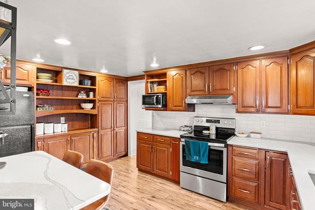 56 MEMORIAL BLVD, Newmanstown, PA 17073