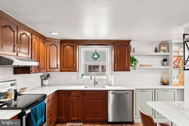 56 MEMORIAL BLVD, Newmanstown, PA 17073