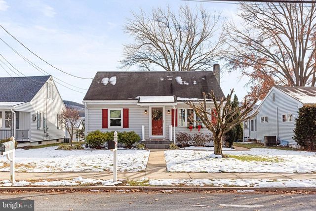 56 MEMORIAL BLVD, Newmanstown, PA 17073