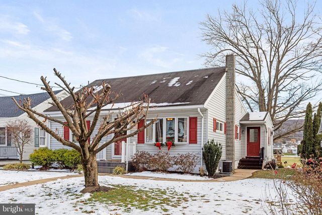 56 MEMORIAL BLVD, Newmanstown, PA 17073