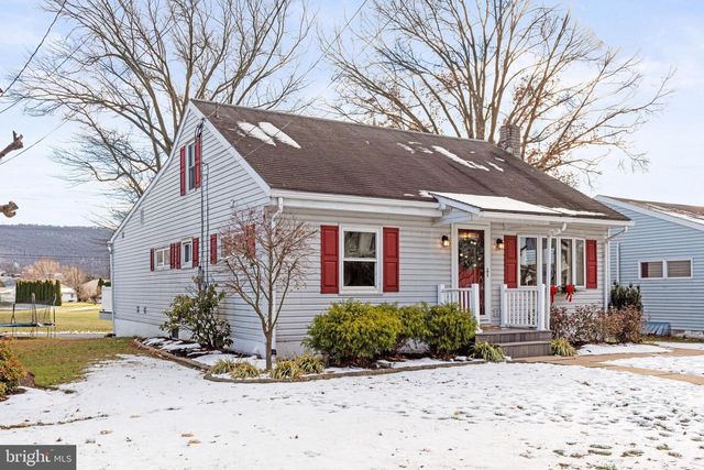 56 MEMORIAL BLVD, Newmanstown, PA 17073