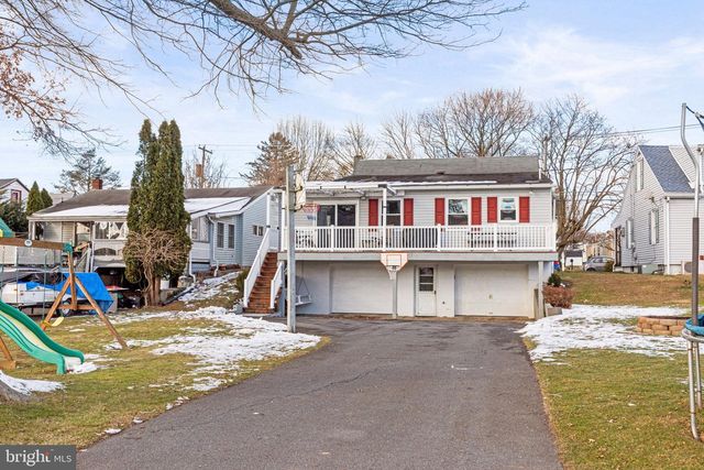 56 MEMORIAL BLVD, Newmanstown, PA 17073