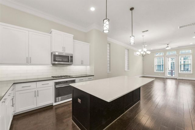 734 N Shepherd Drive, Houston, TX 77007