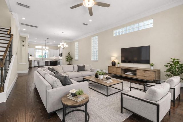 734 N Shepherd Drive, Houston, TX 77007