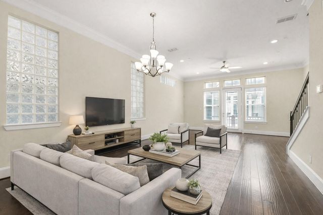 734 N Shepherd Drive, Houston, TX 77007