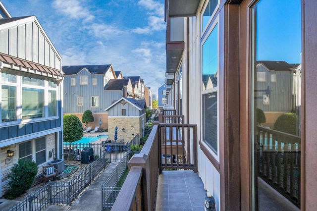 734 N Shepherd Drive, Houston, TX 77007