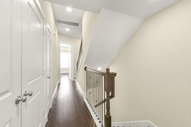 734 N Shepherd Drive, Houston, TX 77007