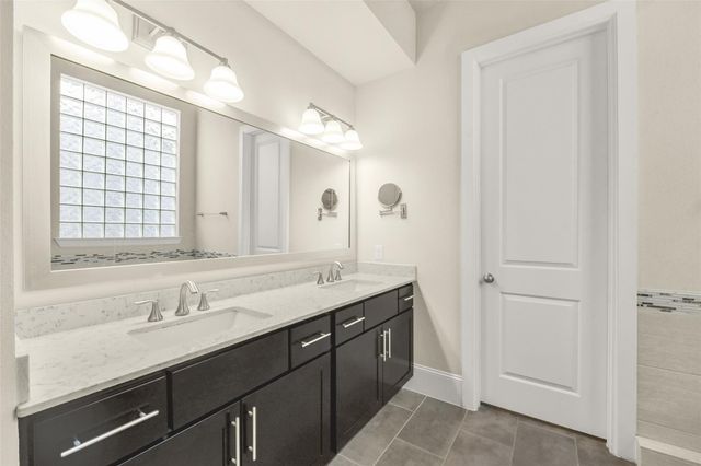 734 N Shepherd Drive, Houston, TX 77007