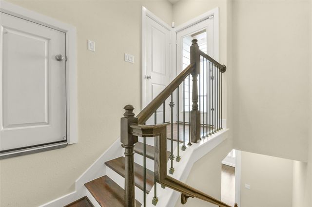 734 N Shepherd Drive, Houston, TX 77007