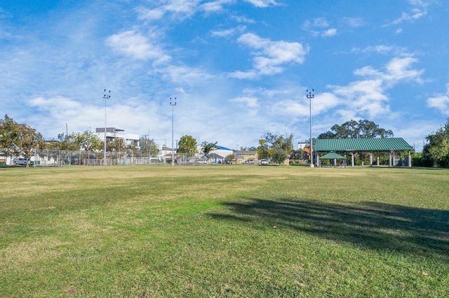 734 N Shepherd Drive, Houston, TX 77007