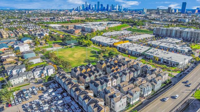 734 N Shepherd Drive, Houston, TX 77007