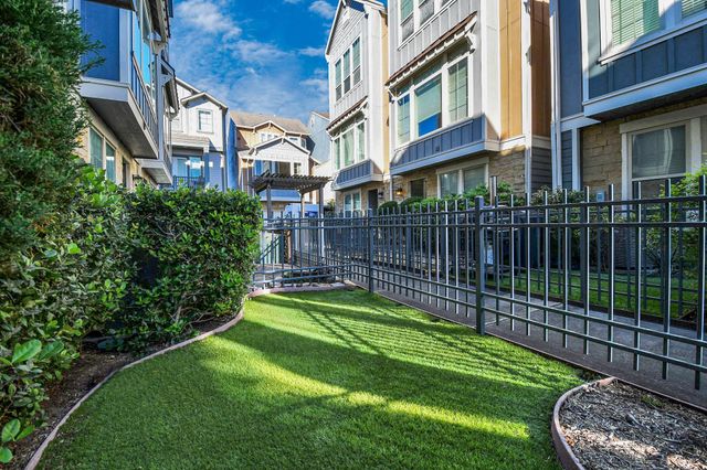 734 N Shepherd Drive, Houston, TX 77007