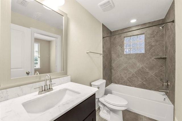 734 N Shepherd Drive, Houston, TX 77007