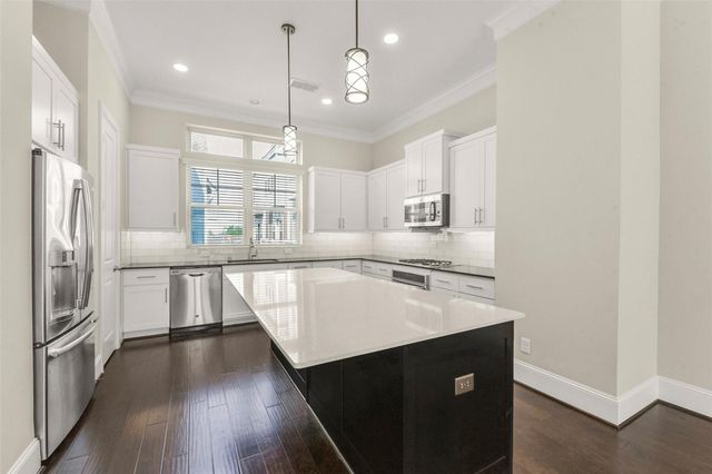 734 N Shepherd Drive, Houston, TX 77007