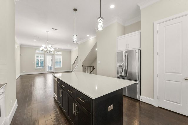 734 N Shepherd Drive, Houston, TX 77007