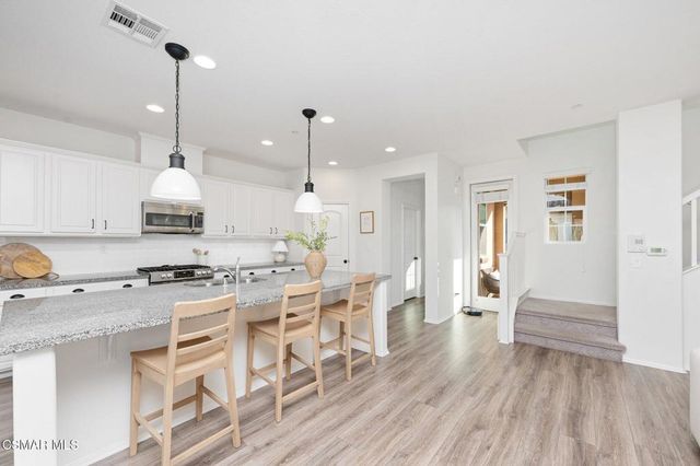 425 Stratus Lane 5, Simi Valley, CA 93065