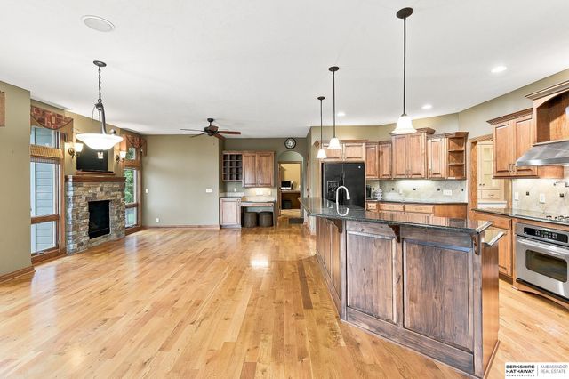 12619 S 81st Avenue, Papillion, NE 68046