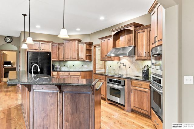 12619 S 81st Avenue, Papillion, NE 68046