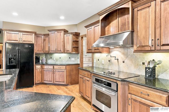 12619 S 81st Avenue, Papillion, NE 68046