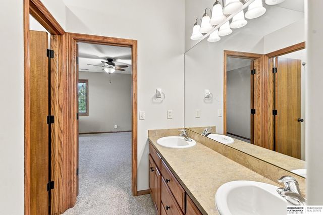 12619 S 81st Avenue, Papillion, NE 68046