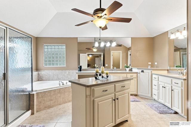 12619 S 81st Avenue, Papillion, NE 68046