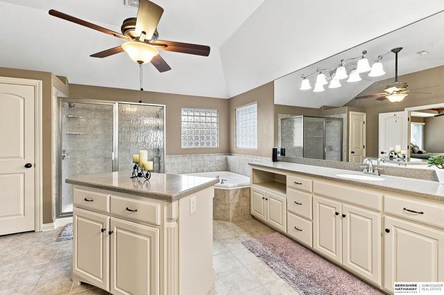 12619 S 81st Avenue, Papillion, NE 68046