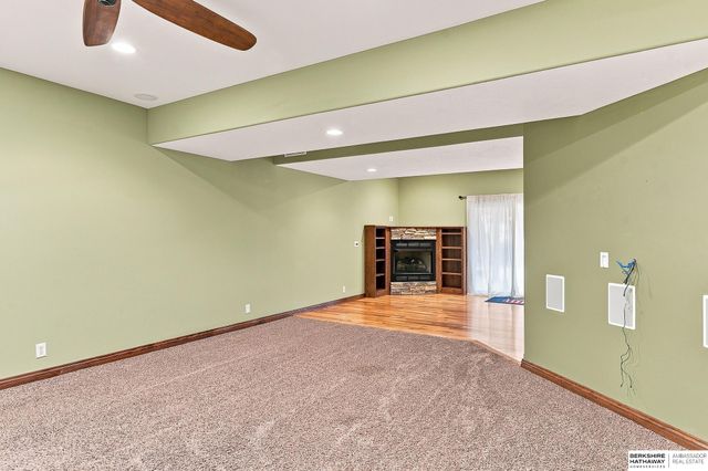 12619 S 81st Avenue, Papillion, NE 68046