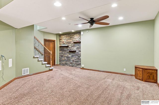 12619 S 81st Avenue, Papillion, NE 68046