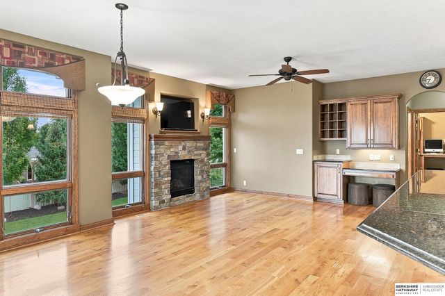 12619 S 81st Avenue, Papillion, NE 68046