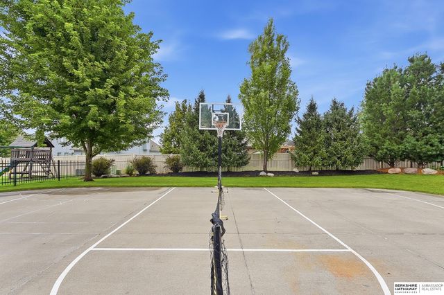 12619 S 81st Avenue, Papillion, NE 68046