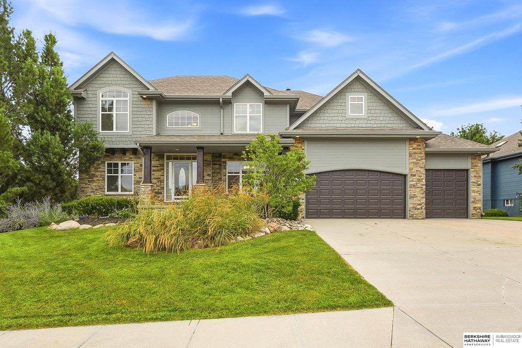 12619 S 81st Avenue, Papillion, NE 68046
