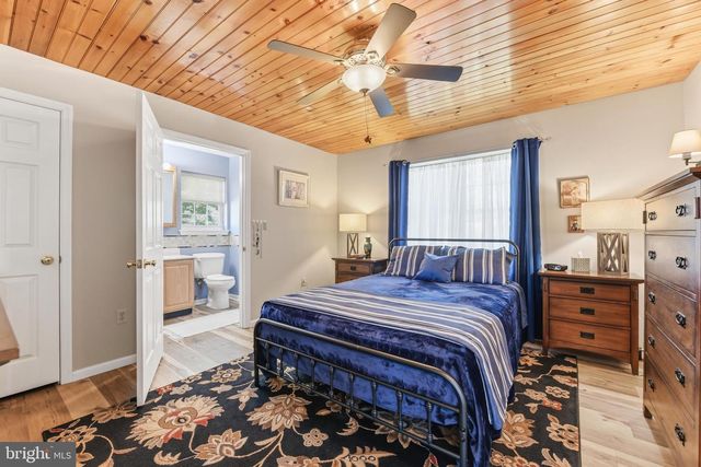 7 ESTHER LN, Shoemakersville, PA 19555