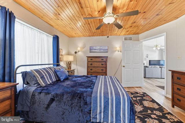 7 ESTHER LN, Shoemakersville, PA 19555