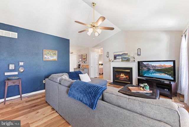 7 ESTHER LN, Shoemakersville, PA 19555