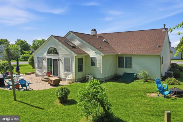 7 ESTHER LN, Shoemakersville, PA 19555