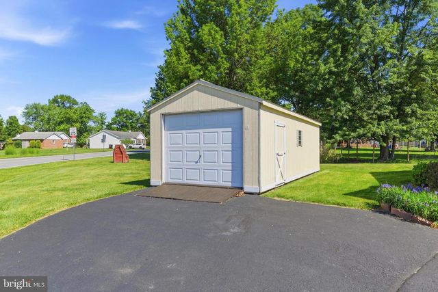 7 ESTHER LN, Shoemakersville, PA 19555