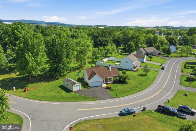 7 ESTHER LN, Shoemakersville, PA 19555