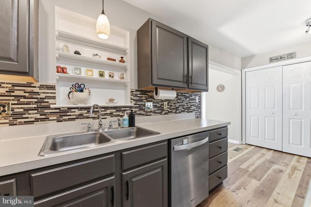 7 ESTHER LN, Shoemakersville, PA 19555