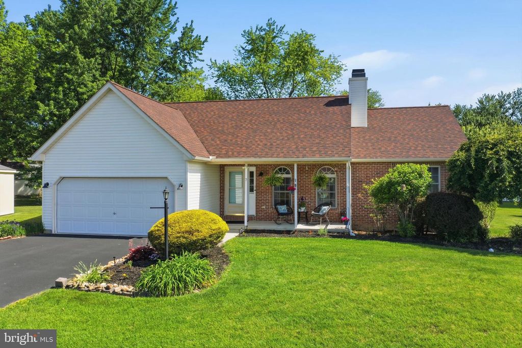 7 ESTHER LN, Shoemakersville, PA 19555