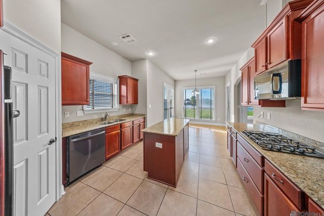 6107 Waterford Ln, Sorrento, LA 70778