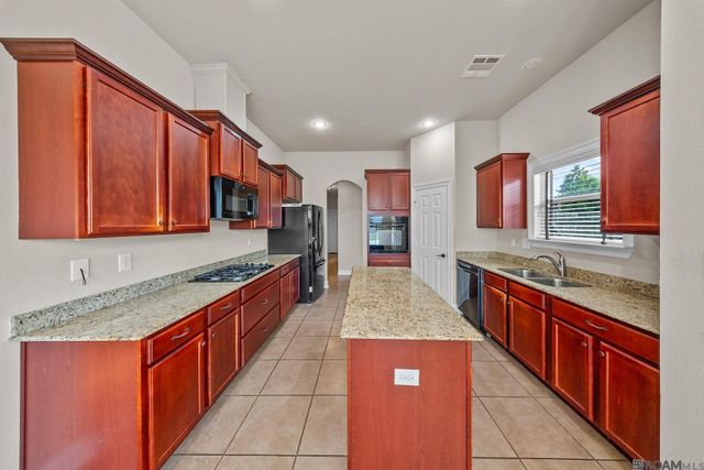 6107 Waterford Ln, Sorrento, LA 70778
