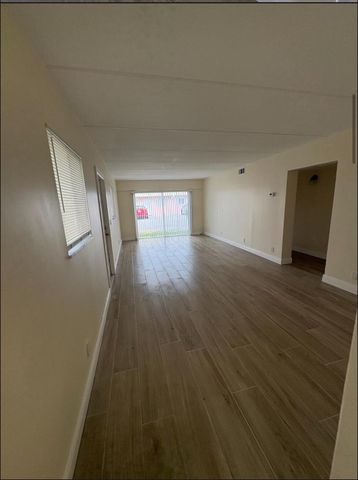 1501 Crescent Circle E39, Lake Park, FL 33403