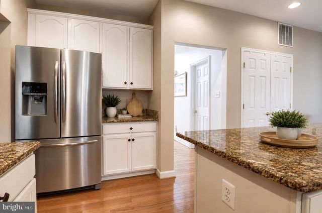 1 HICKORY SPRING CT, Gaithersburg, MD 20882