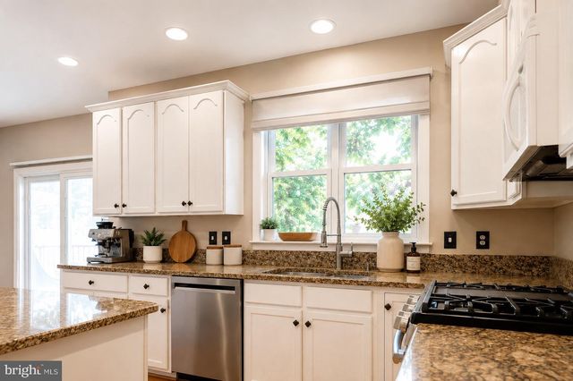 1 HICKORY SPRING CT, Gaithersburg, MD 20882